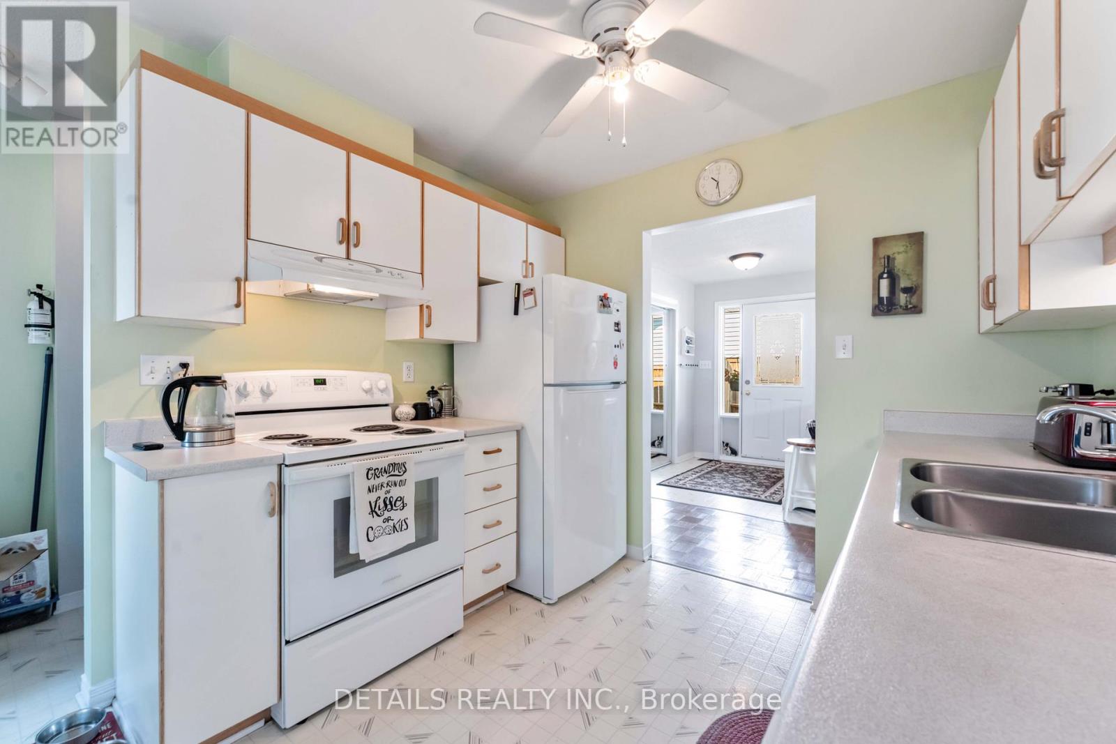 Photo 9 of 12 Henry Goulburn Way, Ottawa ON