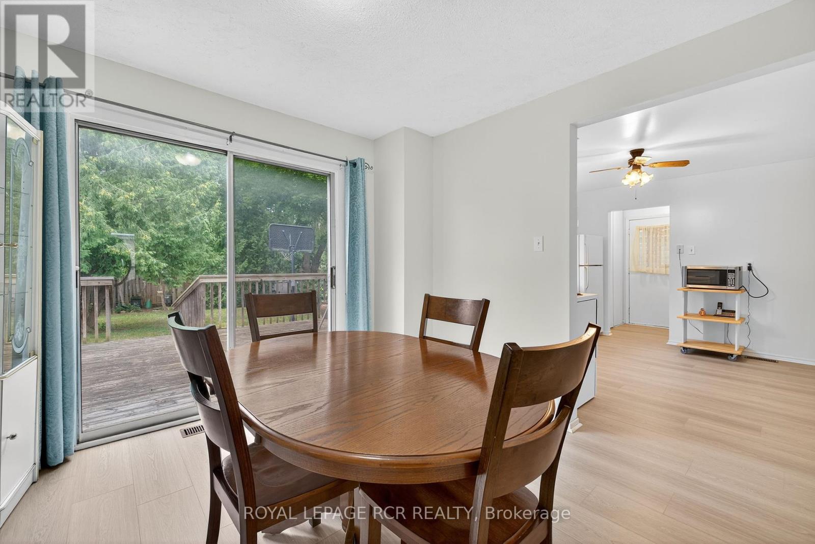 Photo 18 of 856 Magnolia Avenue, Newmarket ON