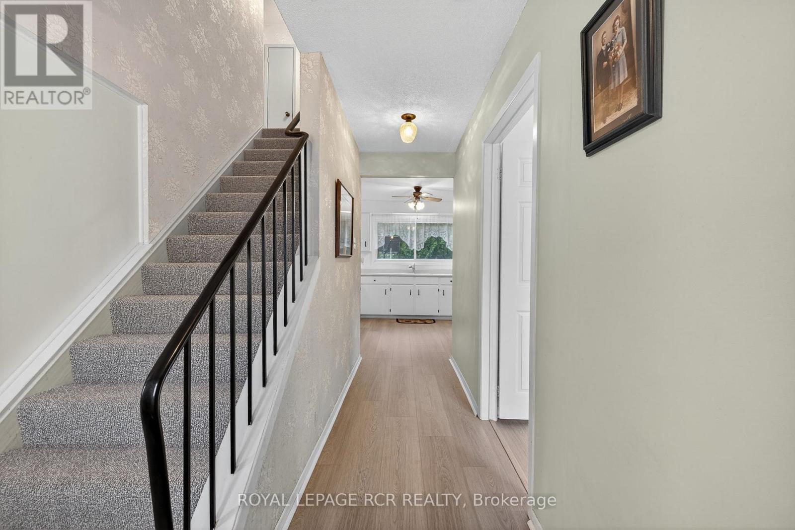 Photo 19 of 856 Magnolia Avenue, Newmarket ON