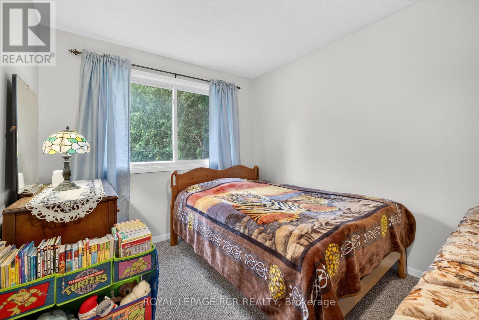 Photo 28 of 856 Magnolia Avenue, Newmarket ON
