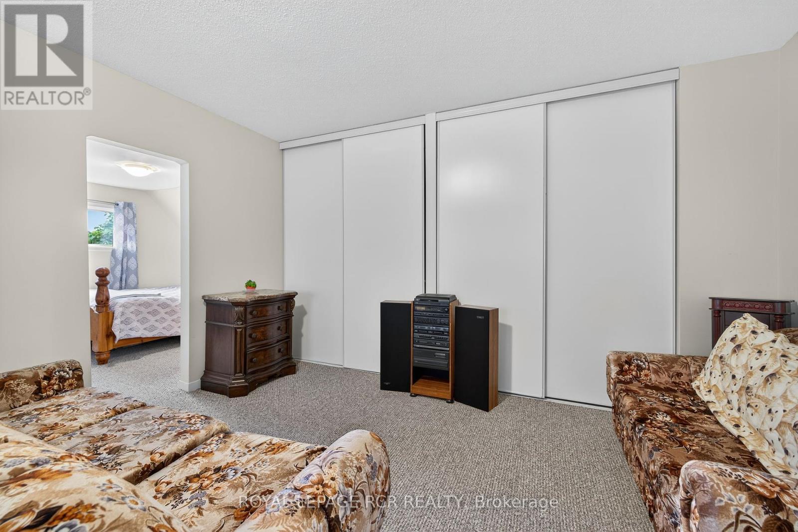 Photo 29 of 856 Magnolia Avenue, Newmarket ON