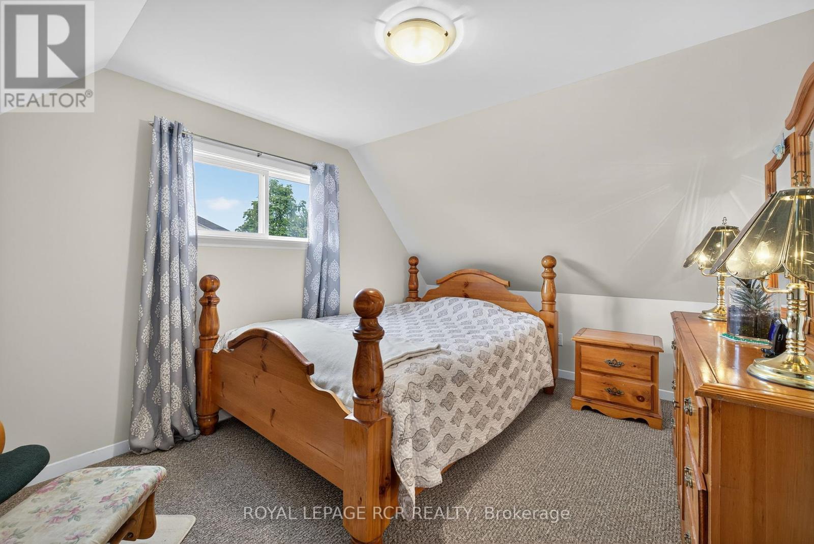 Photo 30 of 856 Magnolia Avenue, Newmarket ON