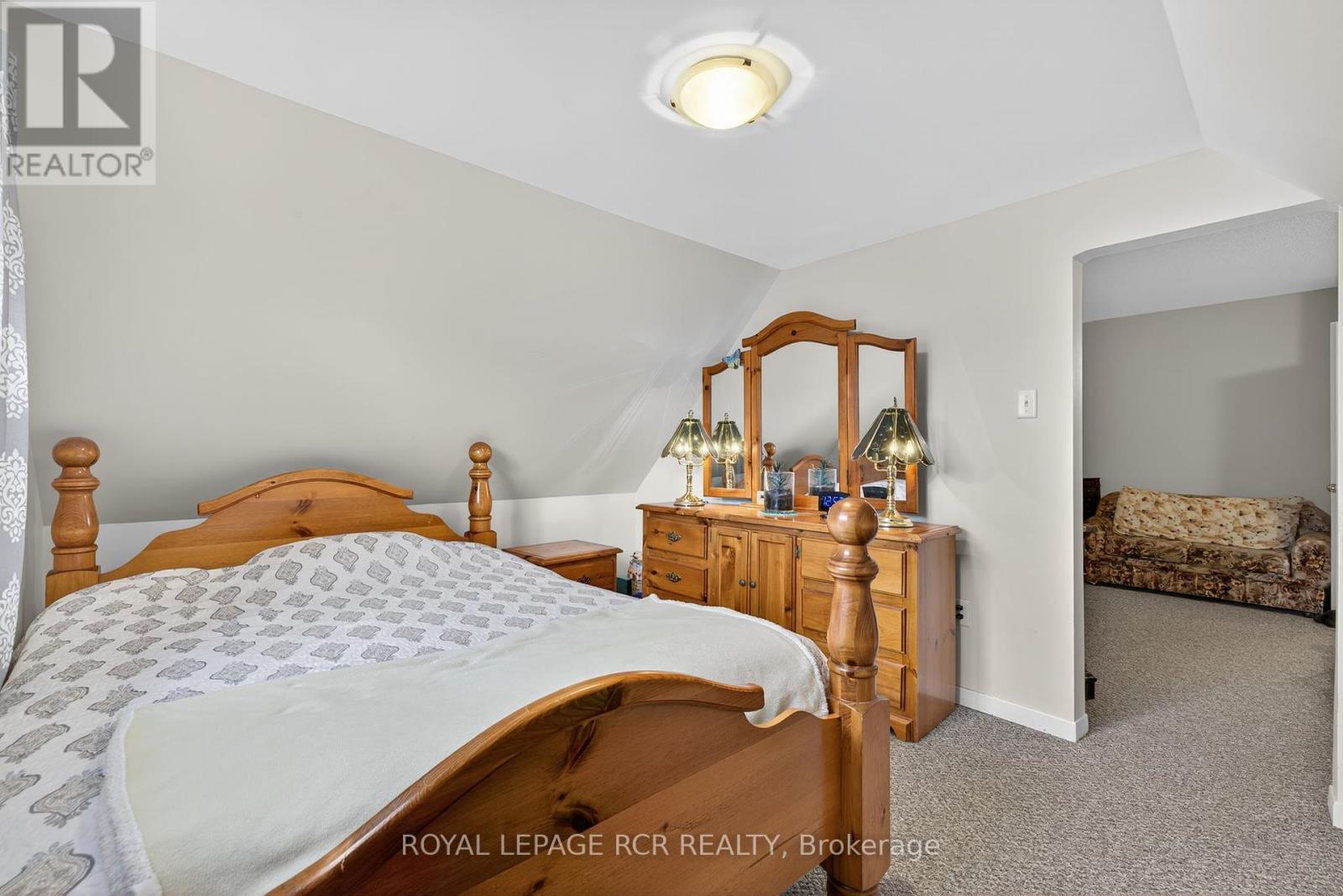 Photo 31 of 856 Magnolia Avenue, Newmarket ON