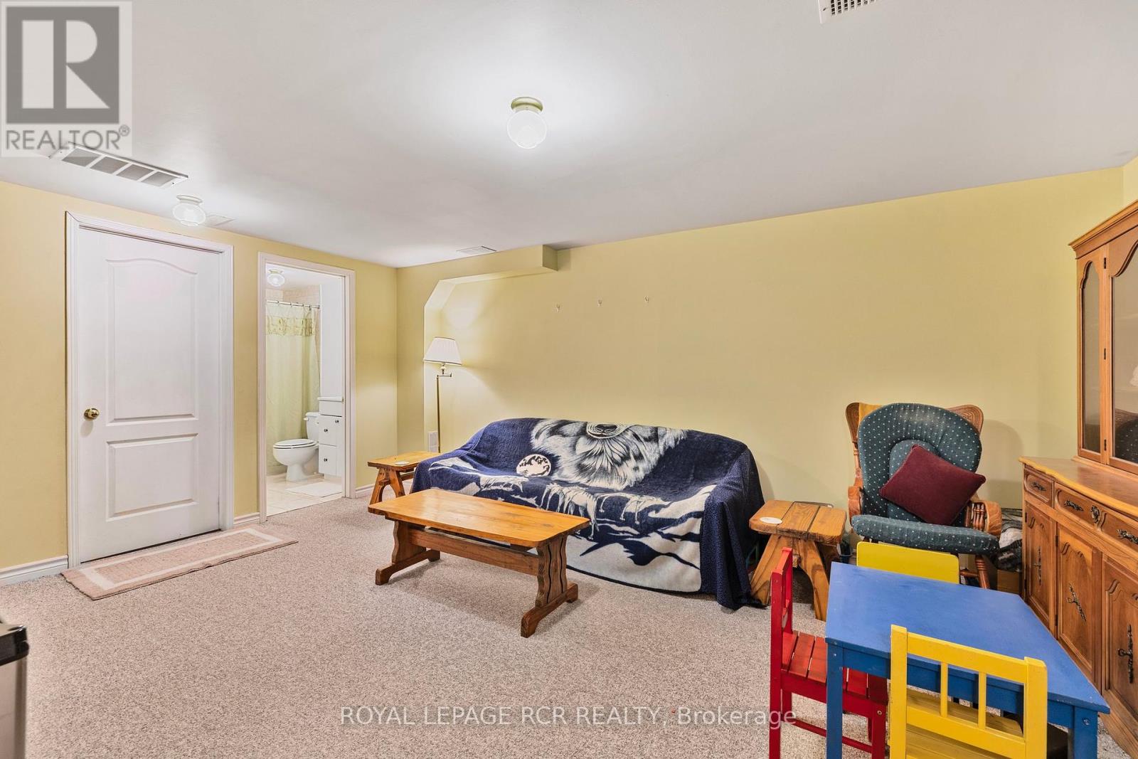 Photo 33 of 856 Magnolia Avenue, Newmarket ON