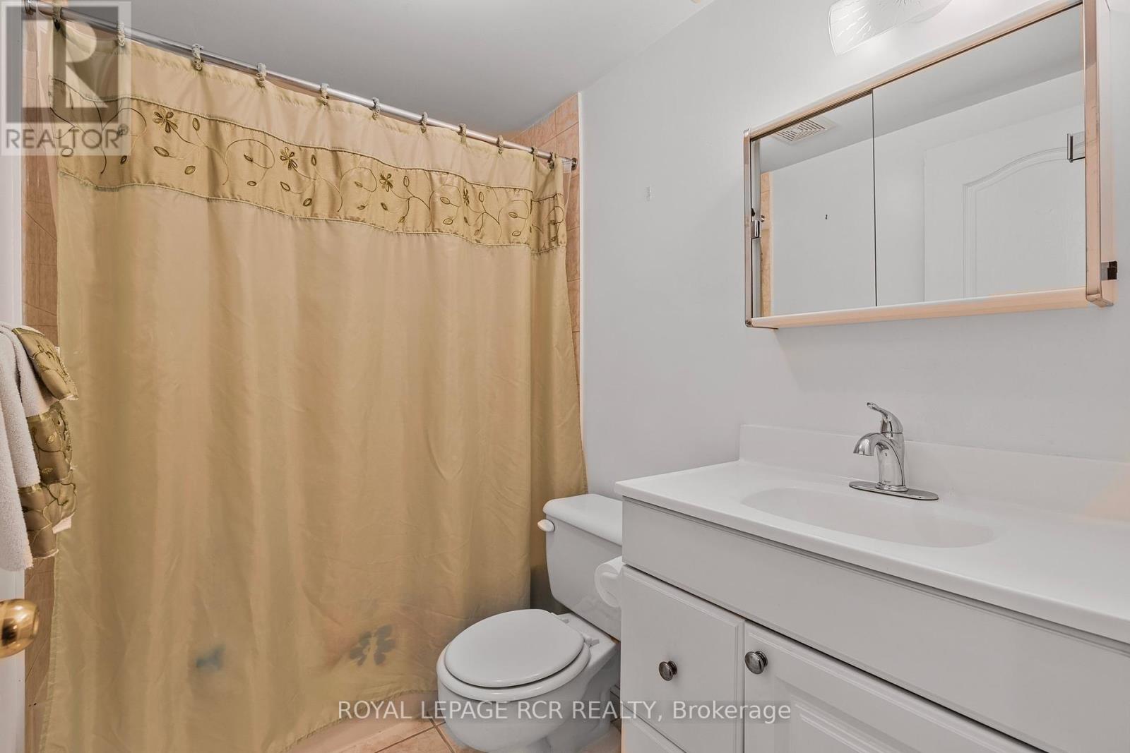 Photo 36 of 856 Magnolia Avenue, Newmarket ON