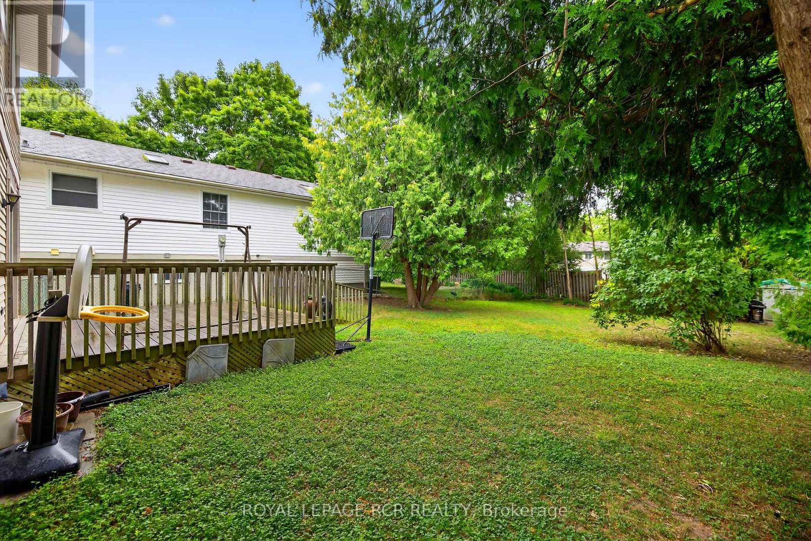 Photo 41 of 856 Magnolia Avenue, Newmarket ON