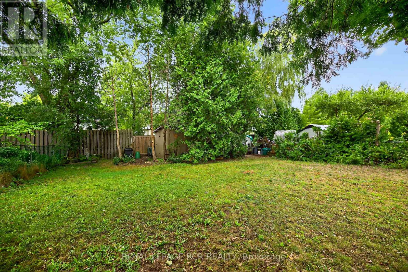 Photo 43 of 856 Magnolia Avenue, Newmarket ON