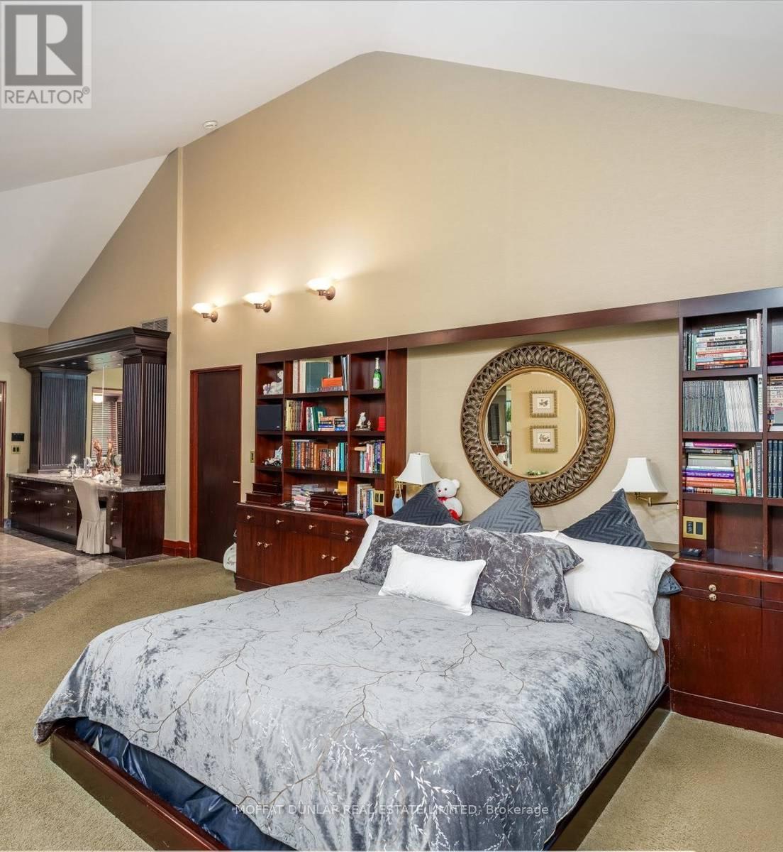Photo 24 of 20 Woodsend Crescent, Aurora ON