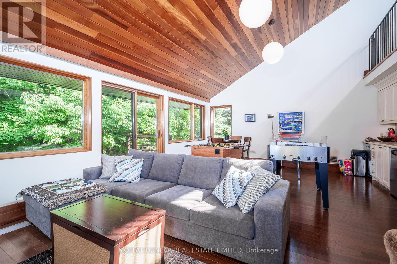 Photo 32 of 20 Woodsend Crescent, Aurora ON