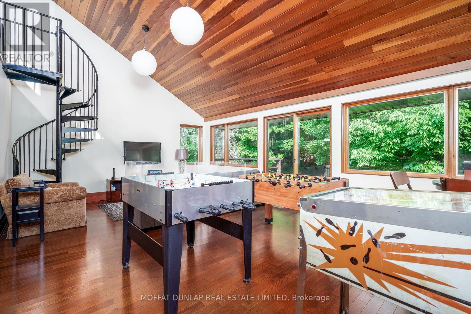 Photo 33 of 20 Woodsend Crescent, Aurora ON