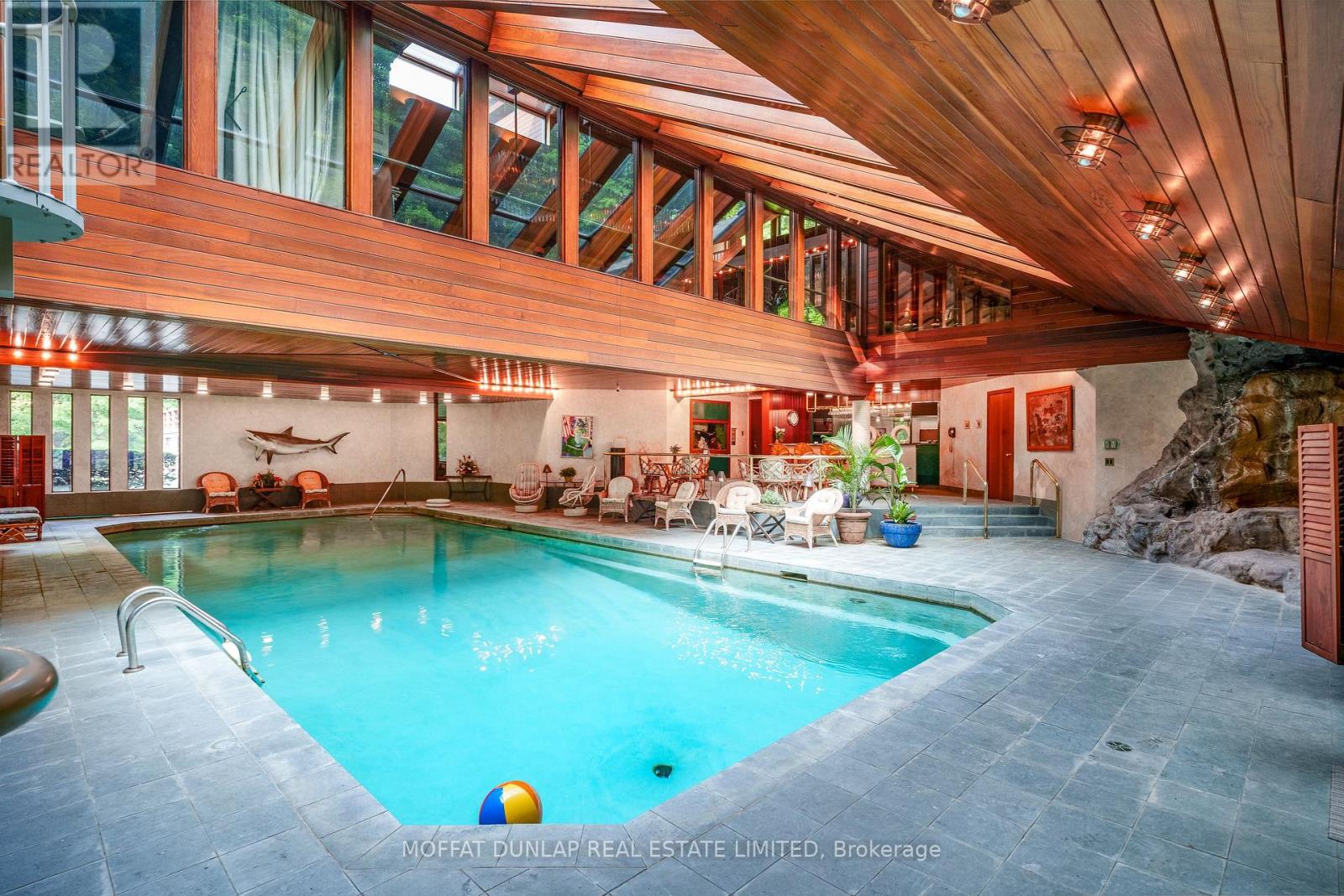 Photo 35 of 20 Woodsend Crescent, Aurora ON