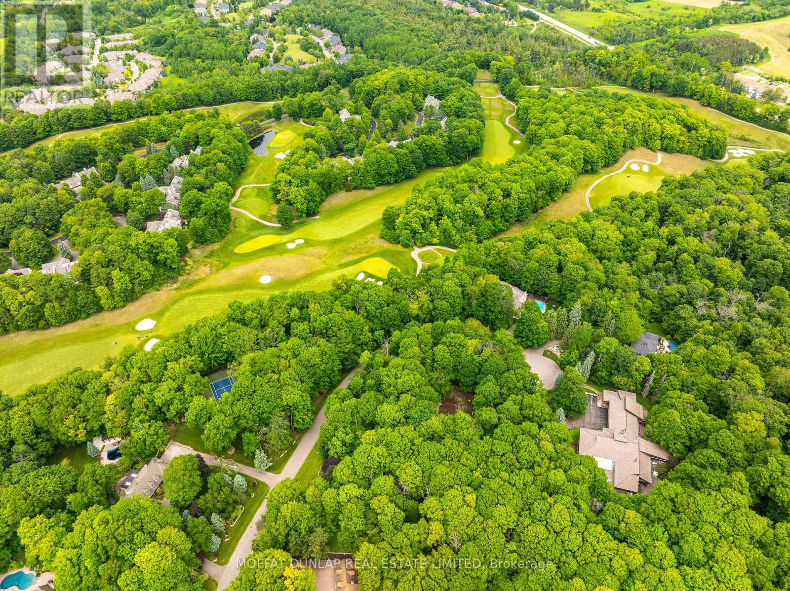 Photo 4 of 20 Woodsend Crescent, Aurora ON