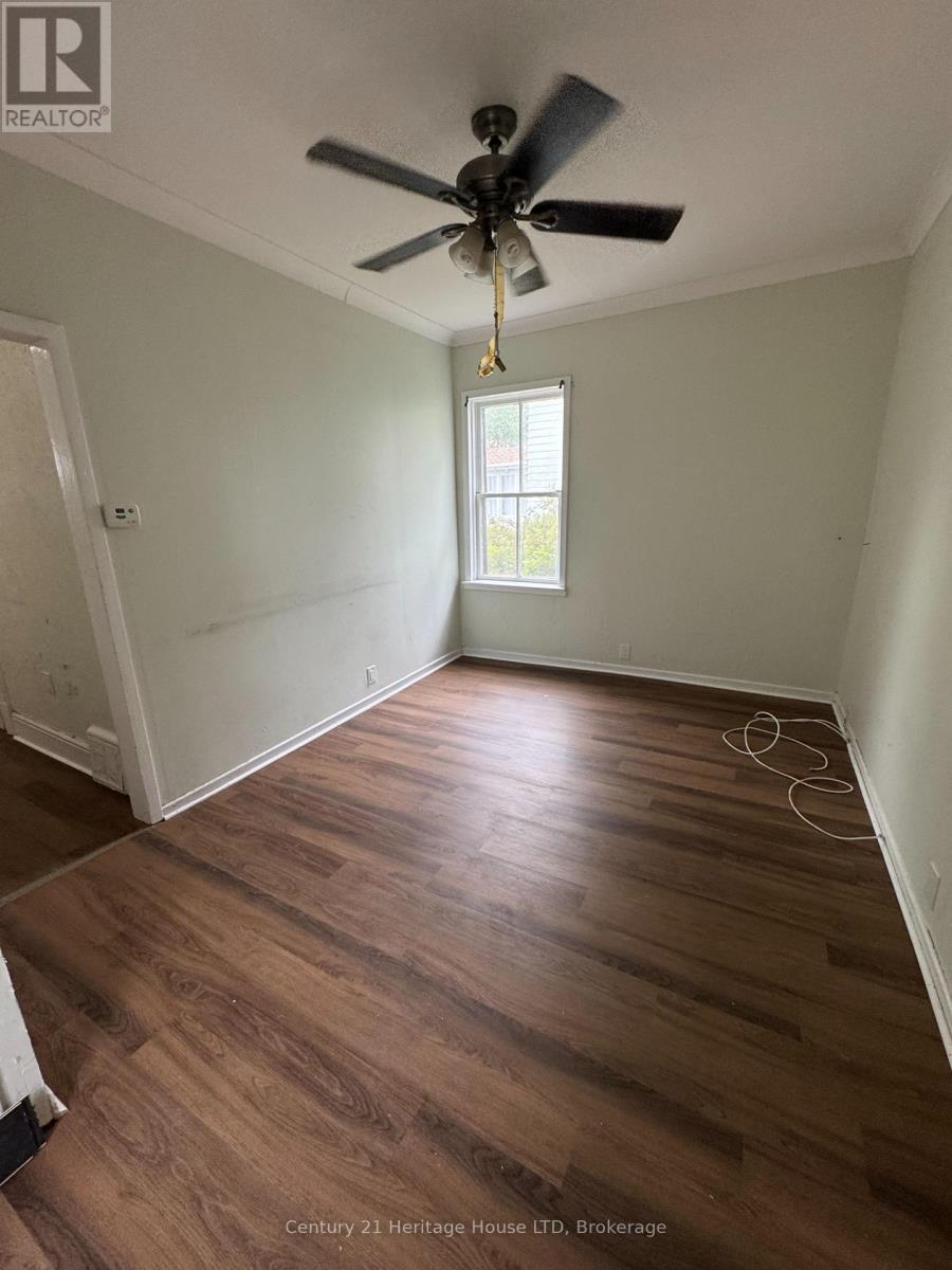Photo 3 of 4697 Eastwood Crescent, Niagara Falls ON