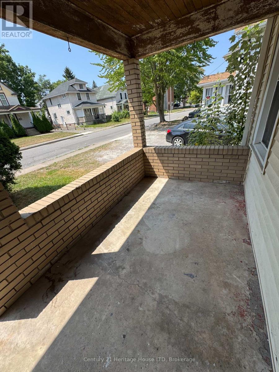 Photo 2 of 4697 Eastwood Crescent, Niagara Falls ON