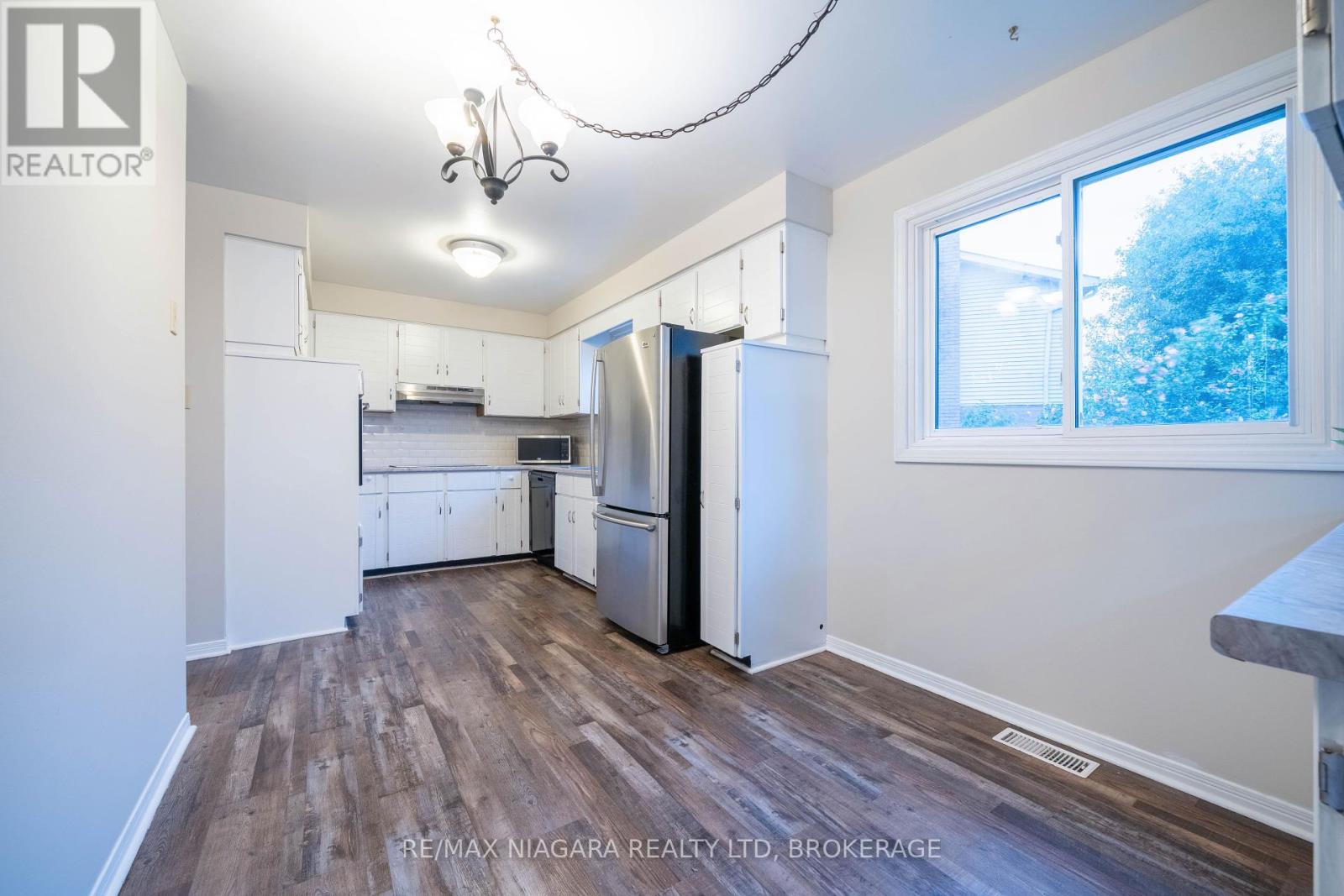 Photo 19 of 36 Baxter Crescent, Thorold ON