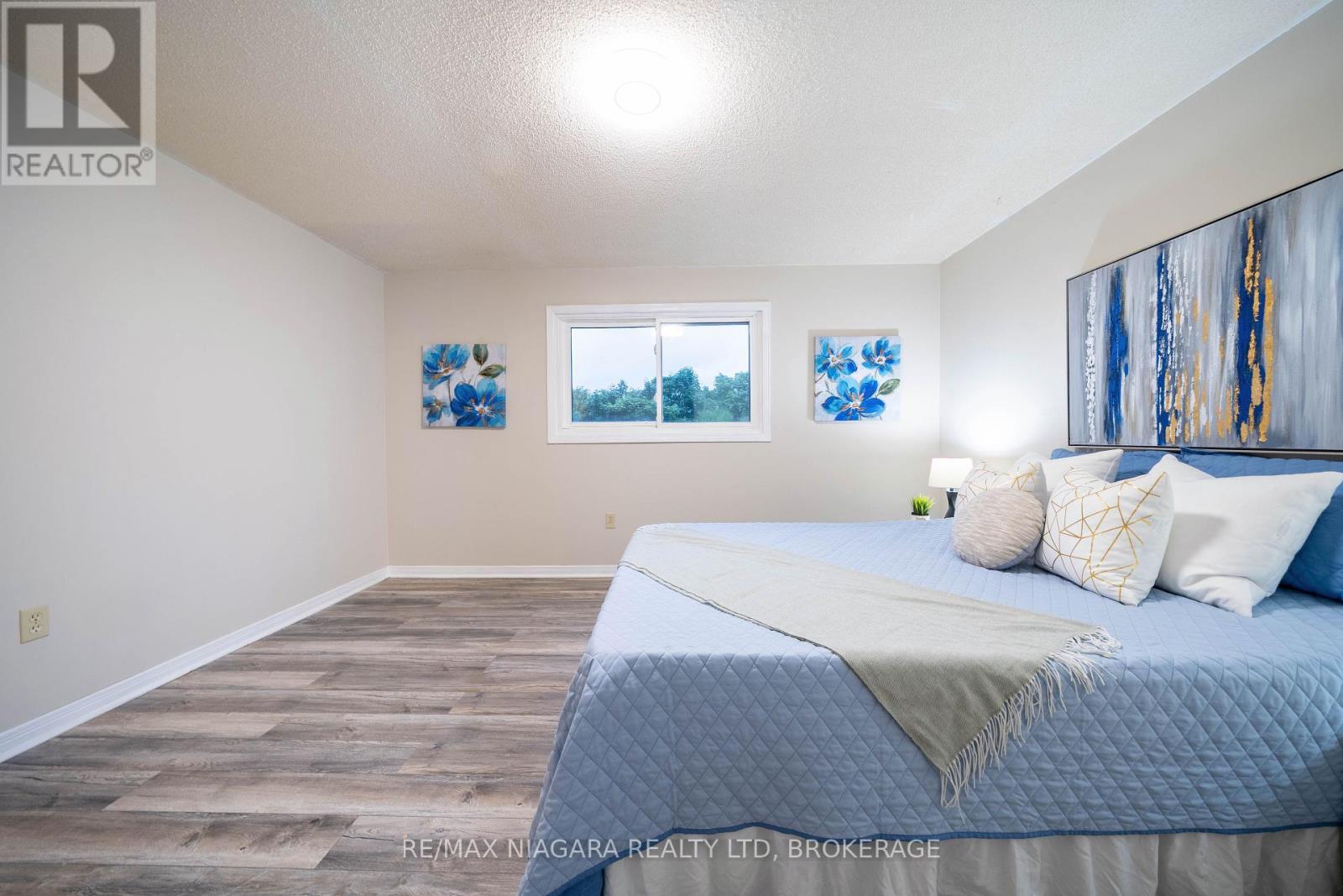 Photo 3 of 36 Baxter Crescent, Thorold ON