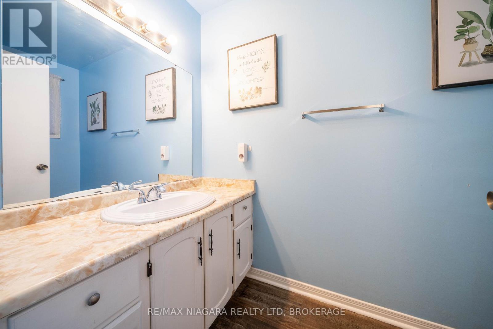 Photo 11 of 36 Baxter Crescent, Thorold ON