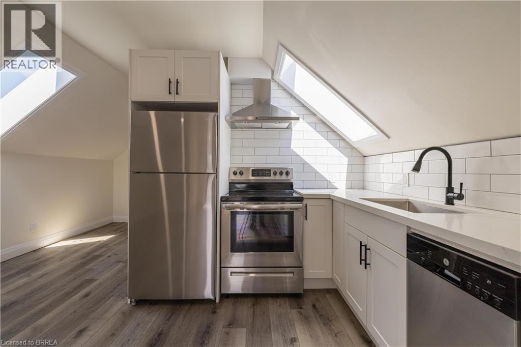 Photo 7 of 753 Colborne Street E Unit Upper, Brantford ON