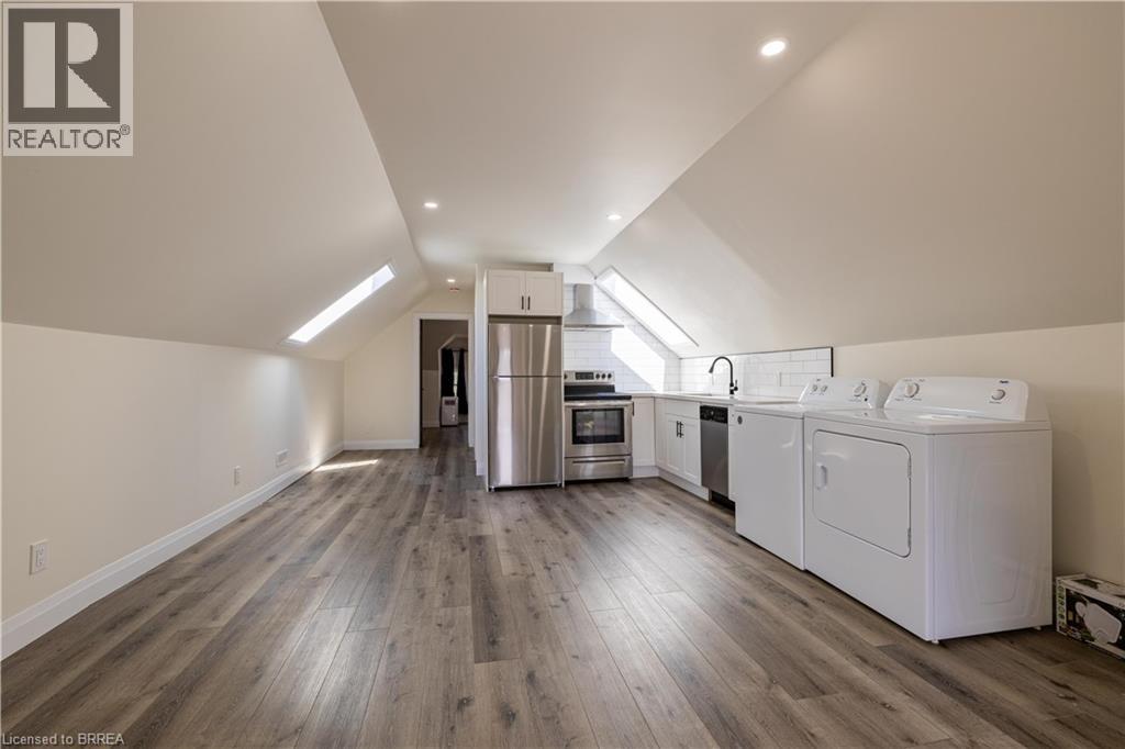 Photo 6 of 753 Colborne Street E Unit Upper, Brantford ON