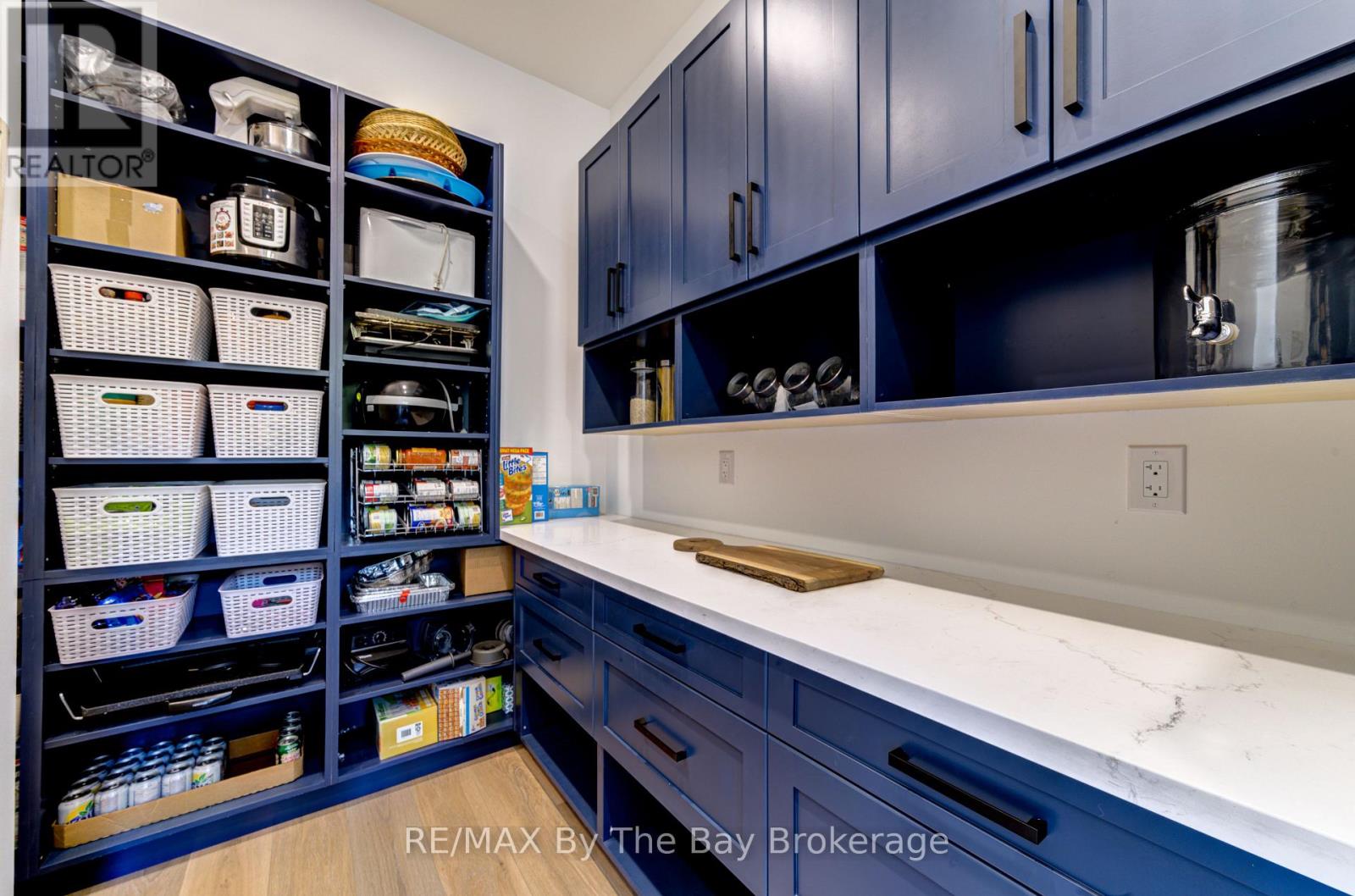 Photo 33 of 95 Spruce Street, Tiny ON
