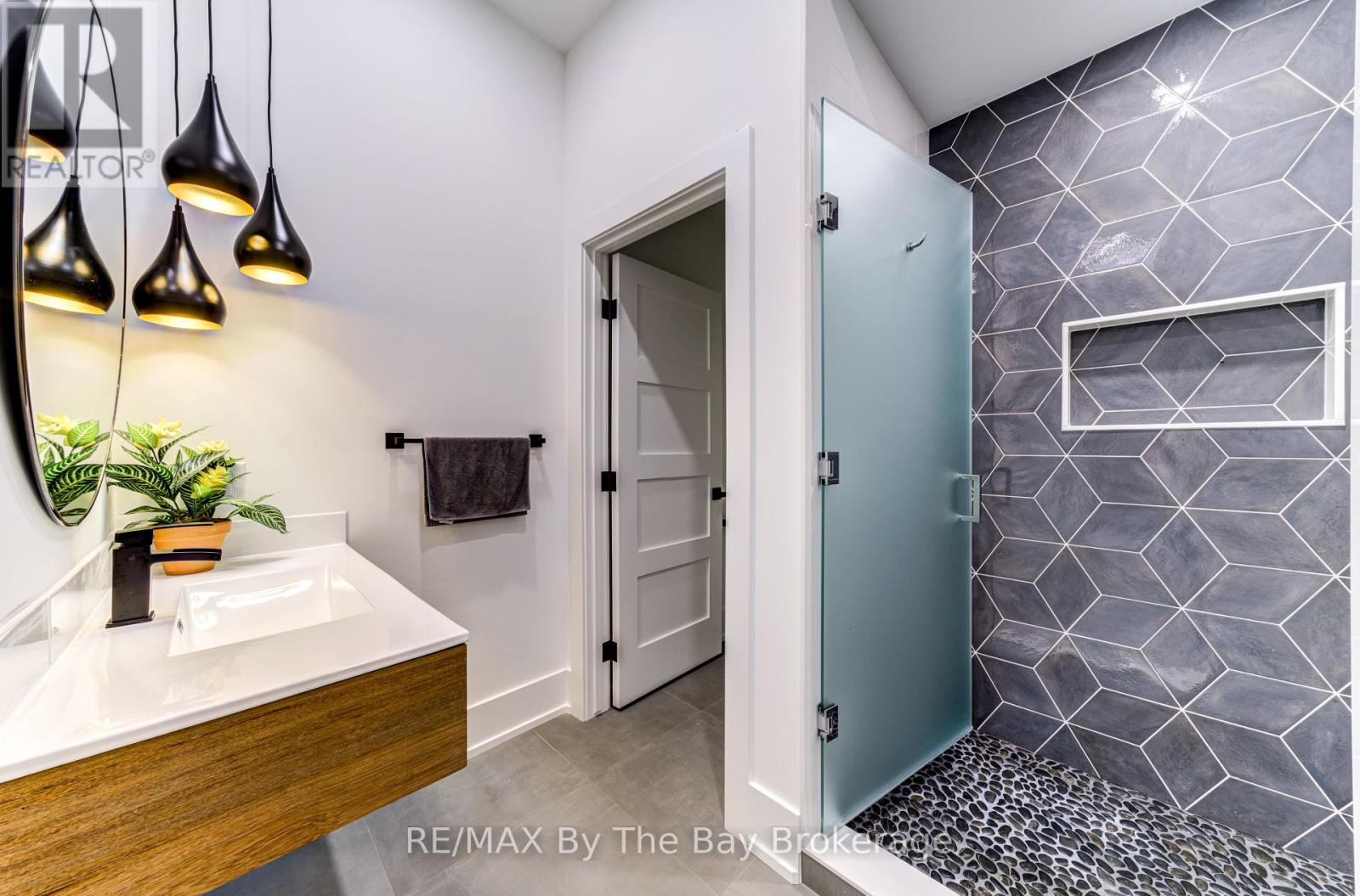 Photo 14 of 95 Spruce Street, Tiny ON