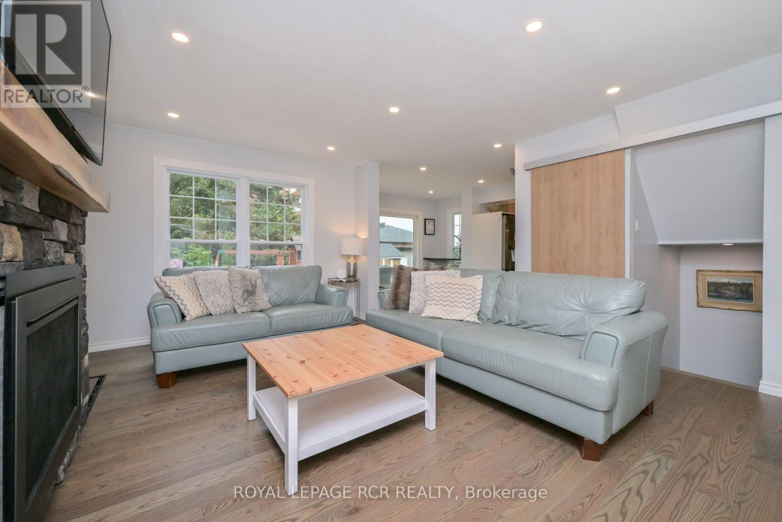 Photo 29 of 230 Beechfield Crescent, Orangeville ON