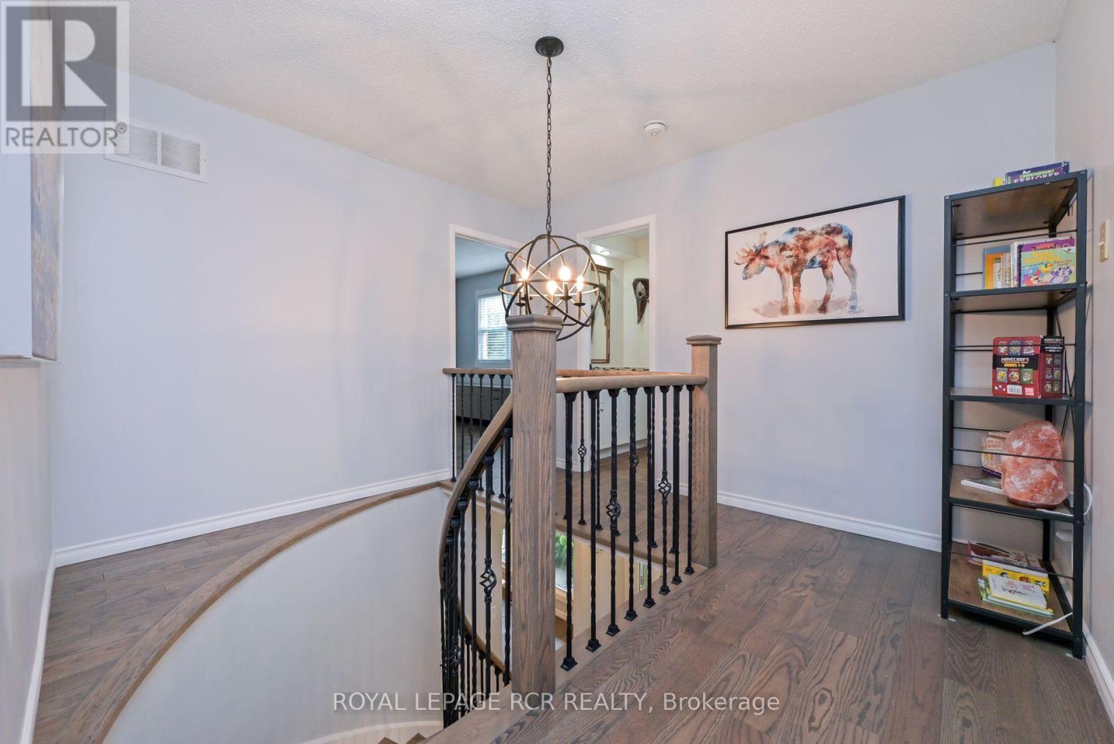 Photo 33 of 230 Beechfield Crescent, Orangeville ON