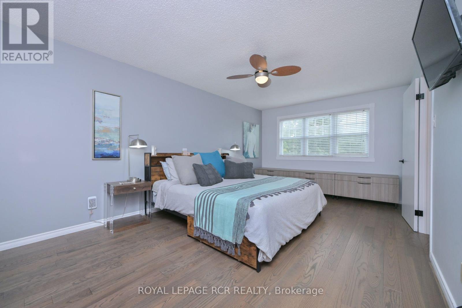 Photo 26 of 230 Beechfield Crescent, Orangeville ON