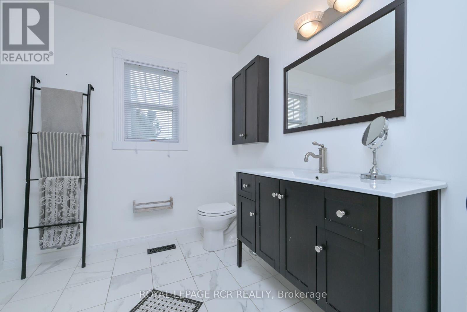 Photo 30 of 230 Beechfield Crescent, Orangeville ON