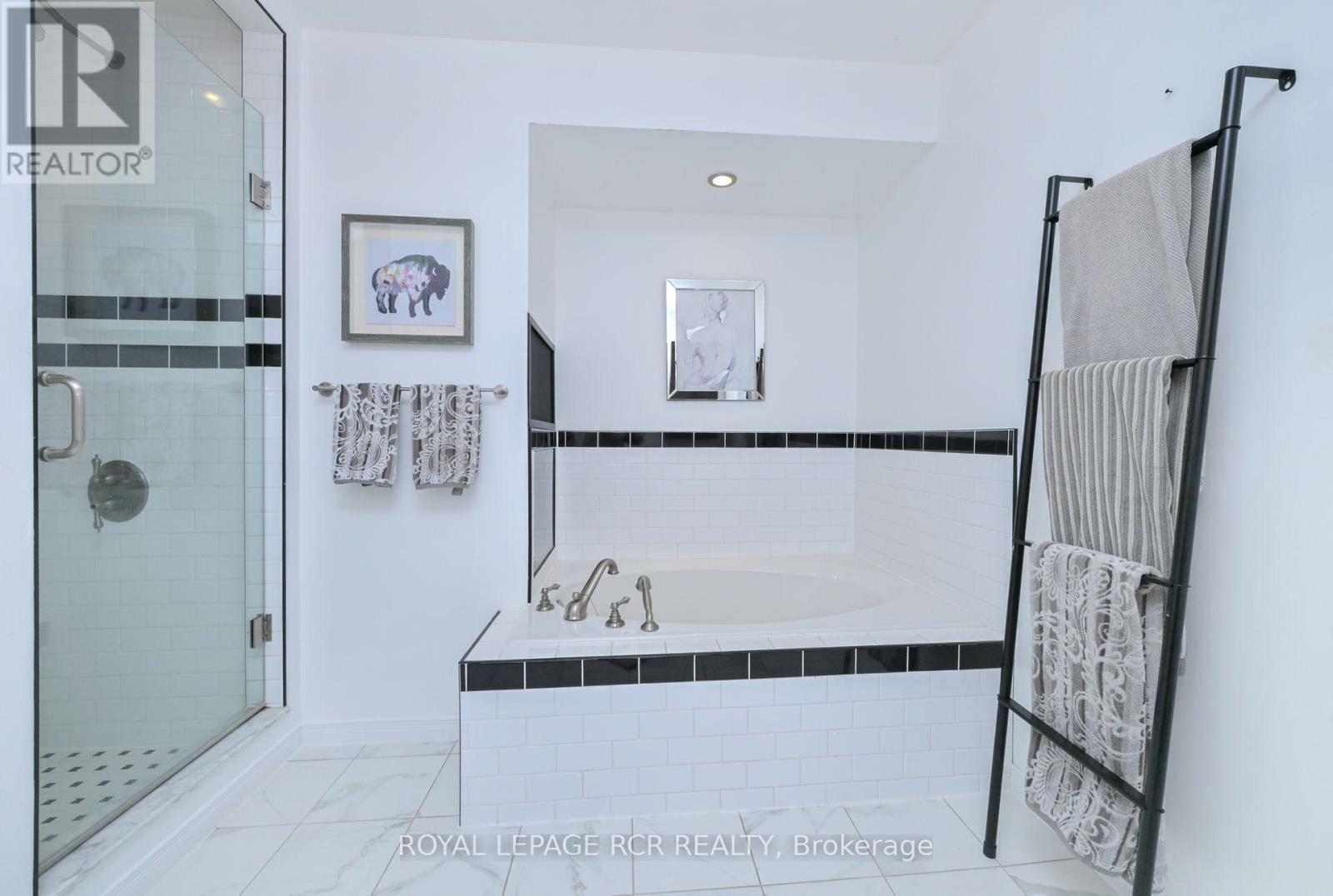 Photo 15 of 230 Beechfield Crescent, Orangeville ON