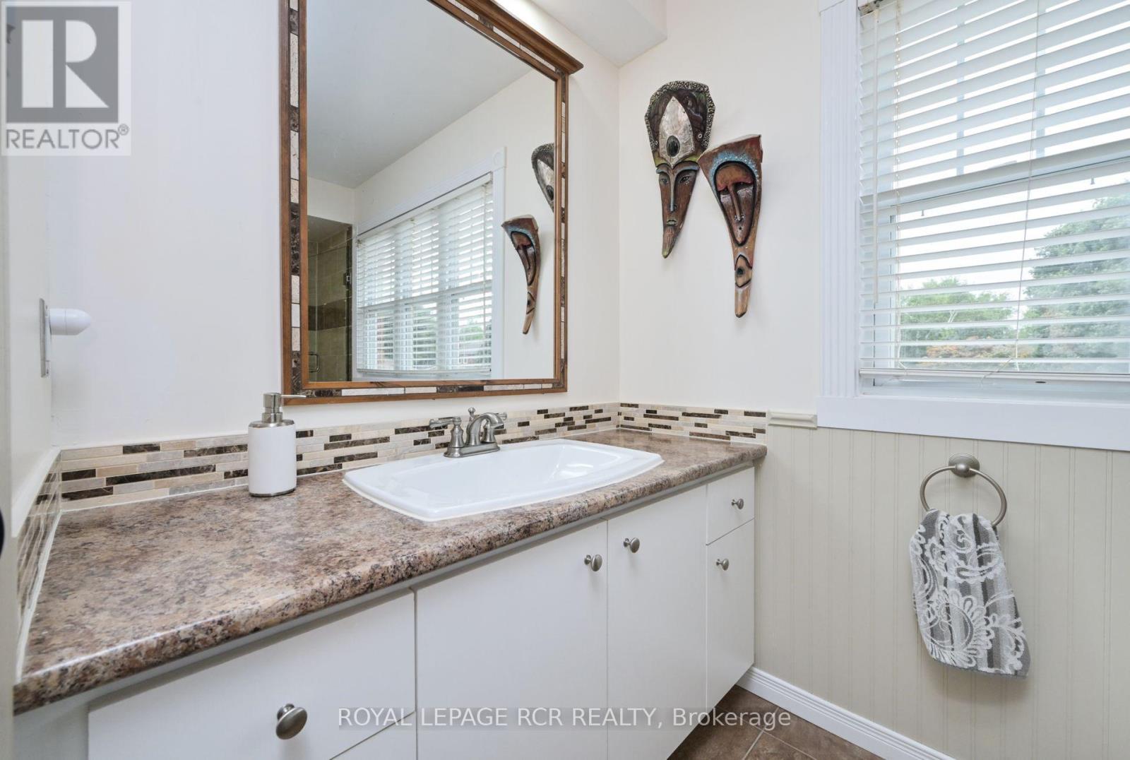 Photo 38 of 230 Beechfield Crescent, Orangeville ON