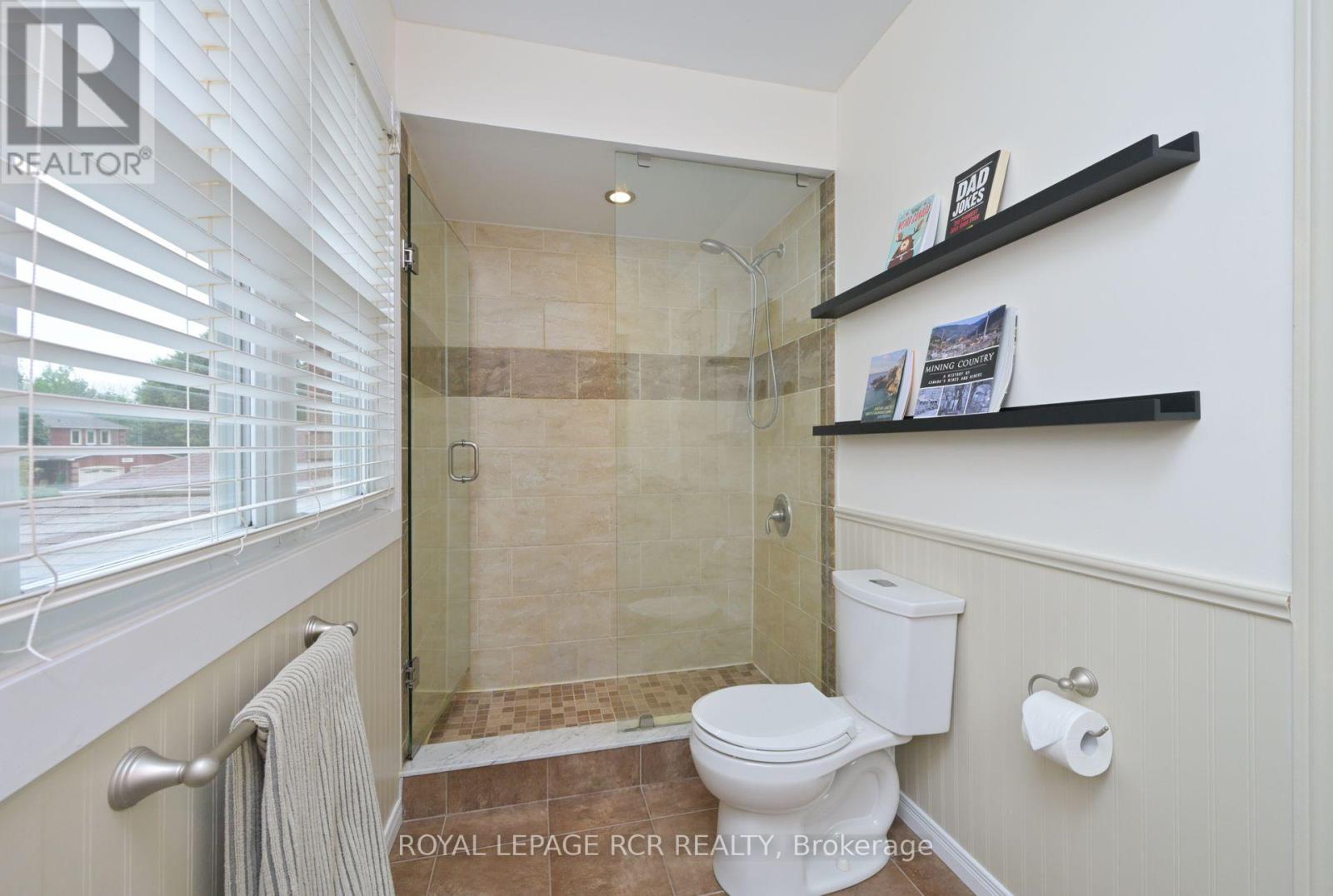 Photo 31 of 230 Beechfield Crescent, Orangeville ON