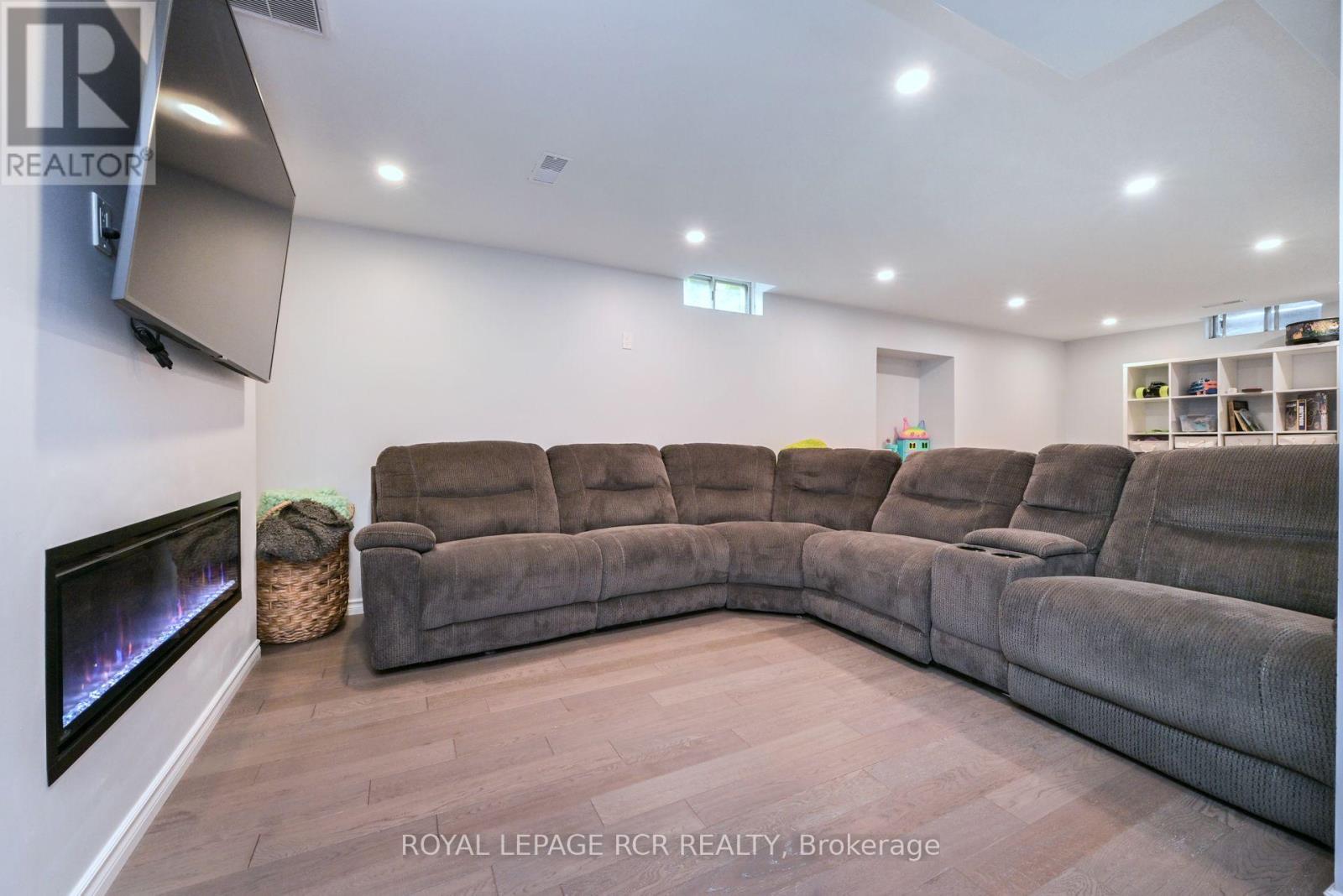 Photo 16 of 230 Beechfield Crescent, Orangeville ON