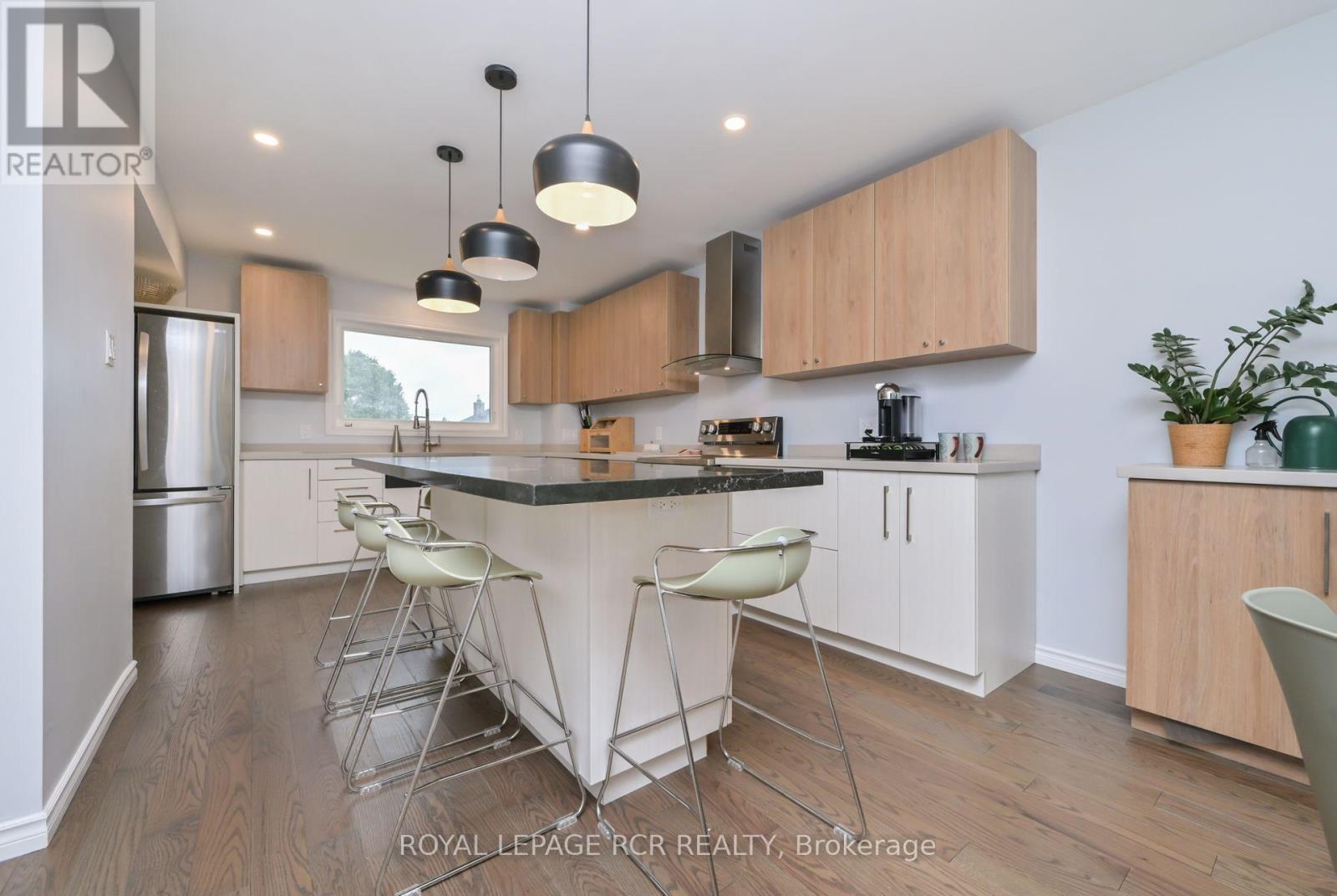 Photo 5 of 230 Beechfield Crescent, Orangeville ON