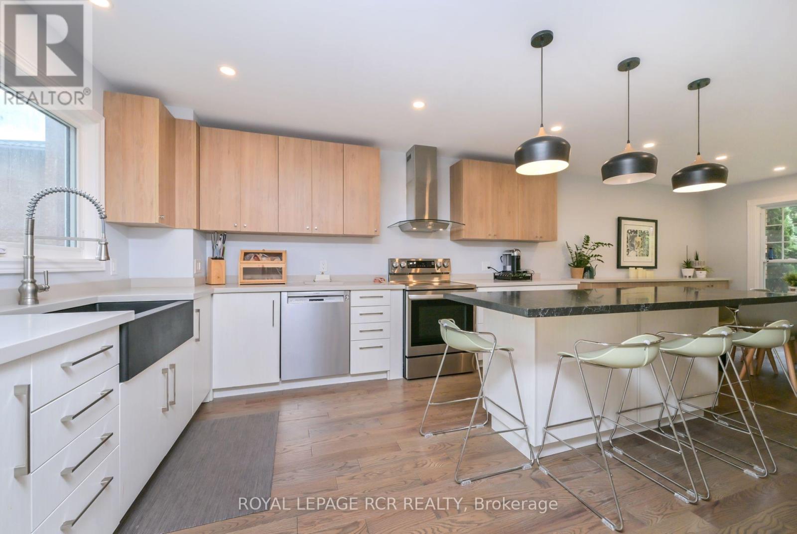 Photo 8 of 230 Beechfield Crescent, Orangeville ON