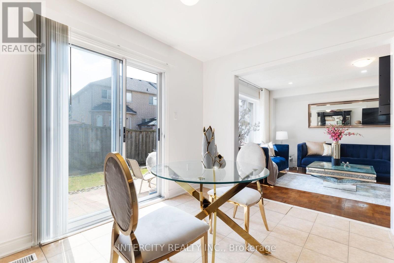 Photo 3 of 18 Snowshoe Lane, Brampton ON