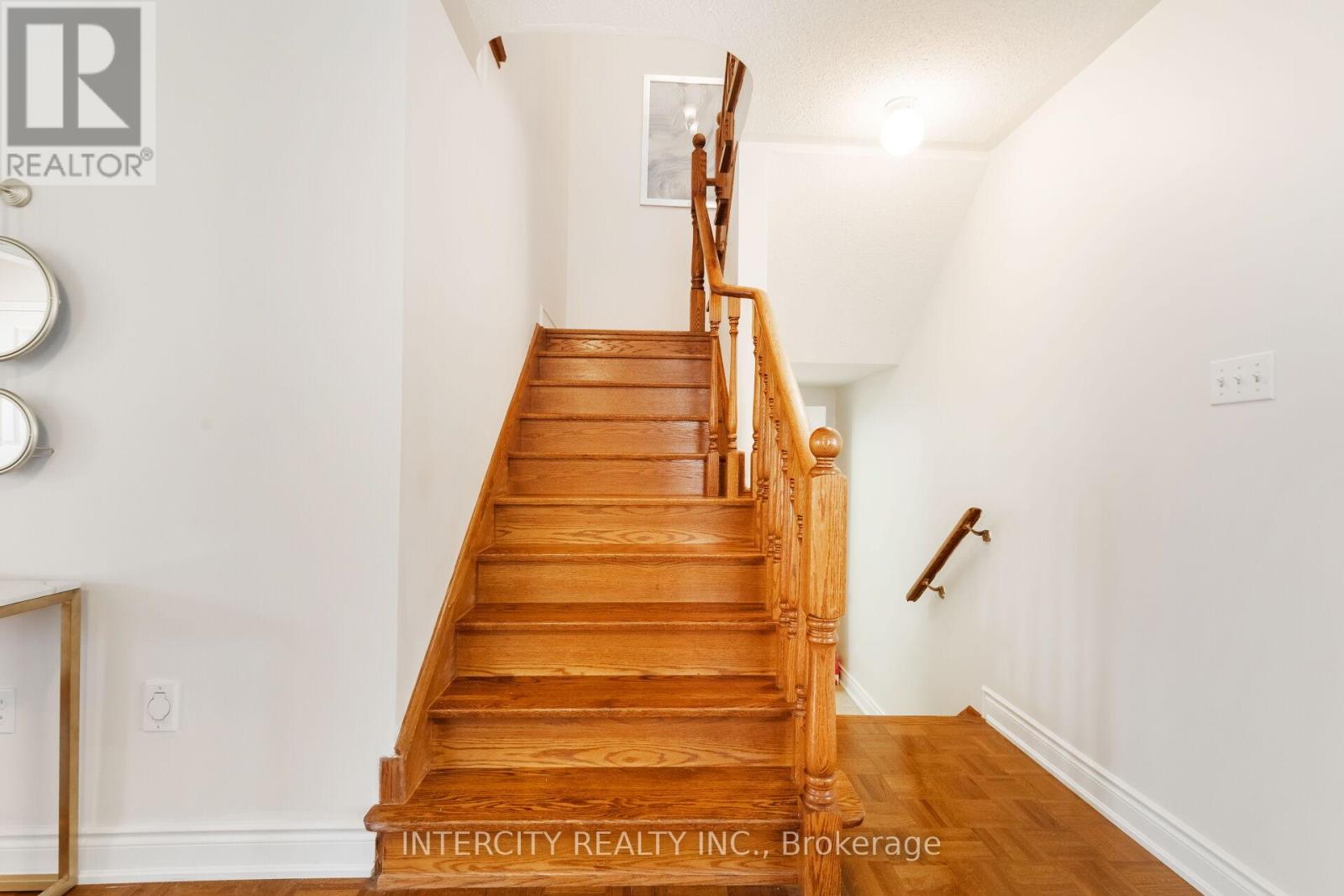 Photo 27 of 18 Snowshoe Lane, Brampton ON