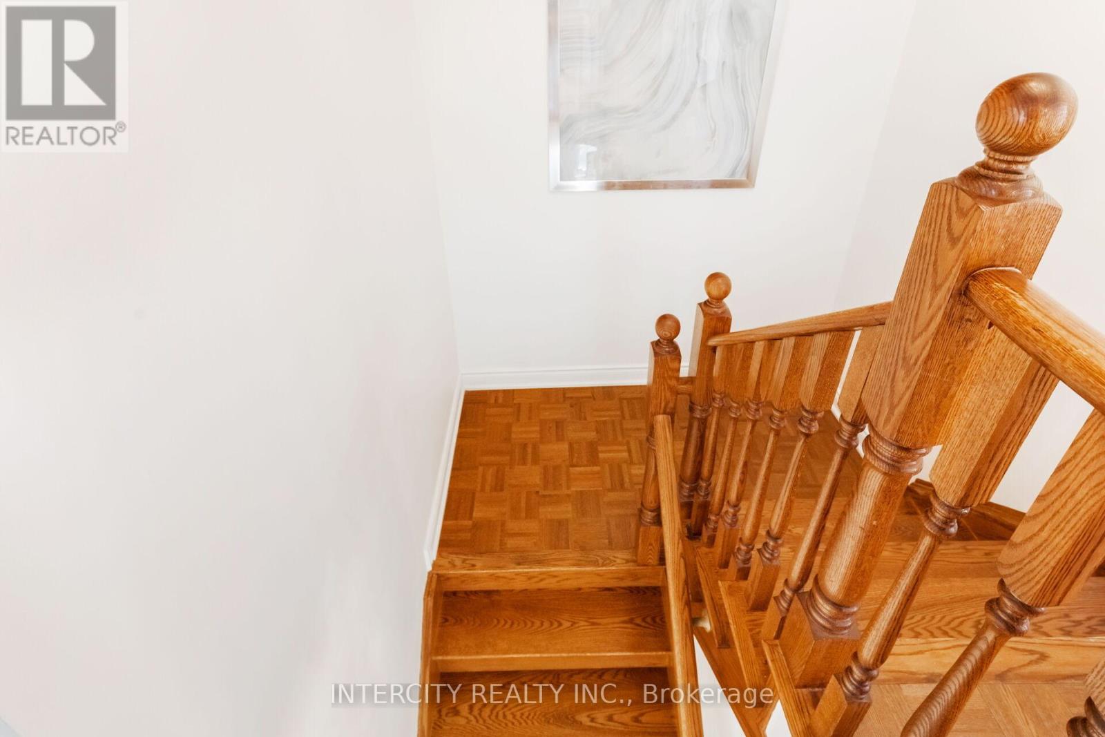 Photo 32 of 18 Snowshoe Lane, Brampton ON