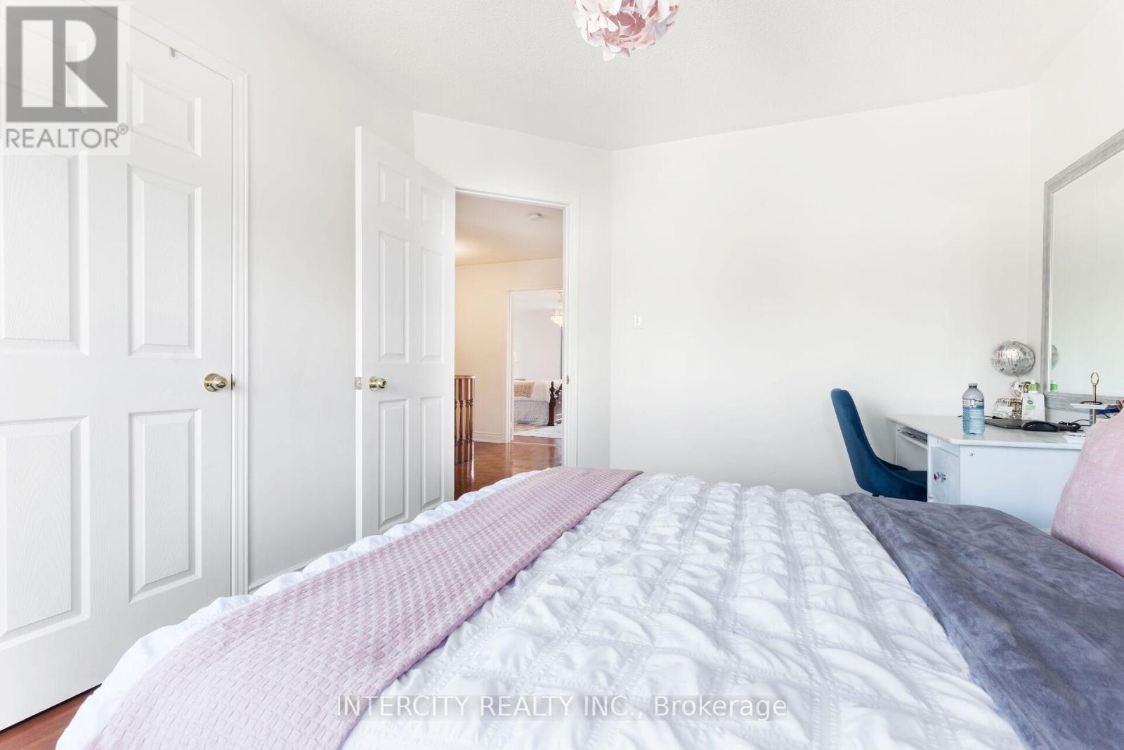 Photo 38 of 18 Snowshoe Lane, Brampton ON