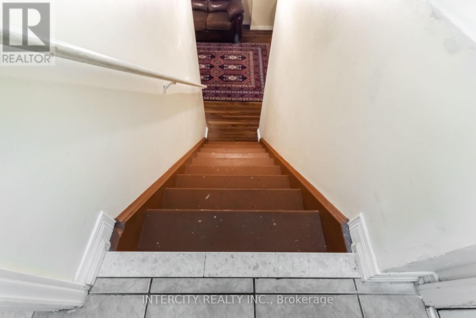 Photo 15 of 18 Snowshoe Lane, Brampton ON