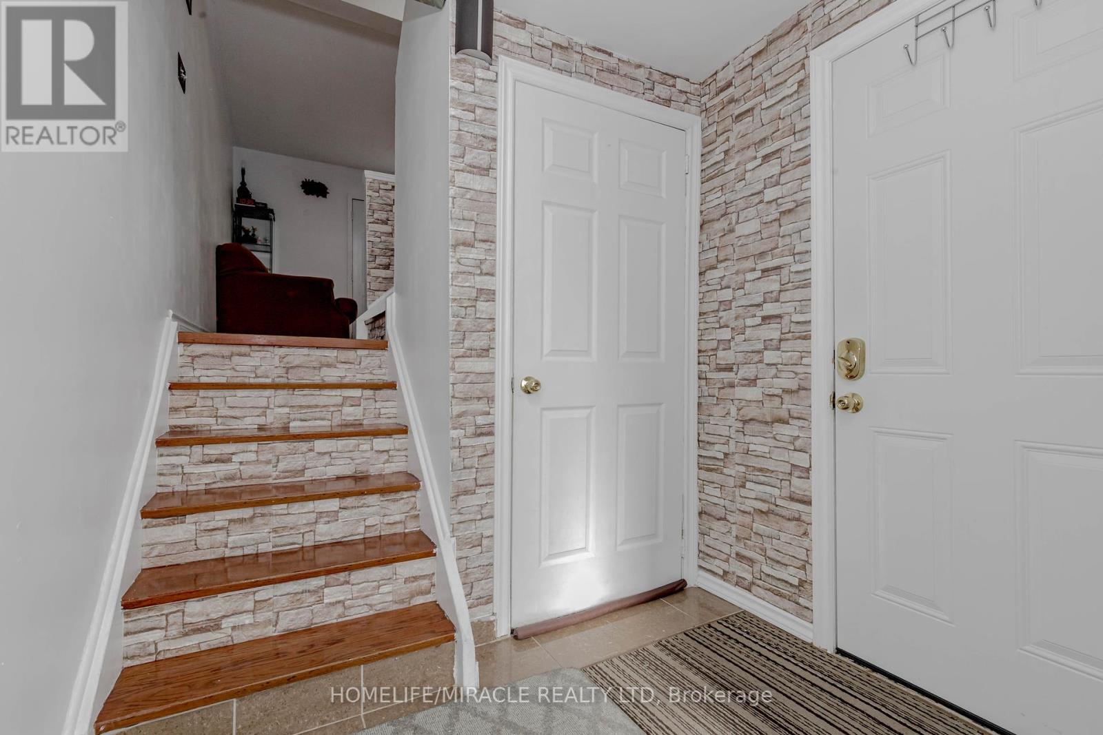 Photo 18 of 12 12 Eden Park Drive, Brampton ON
