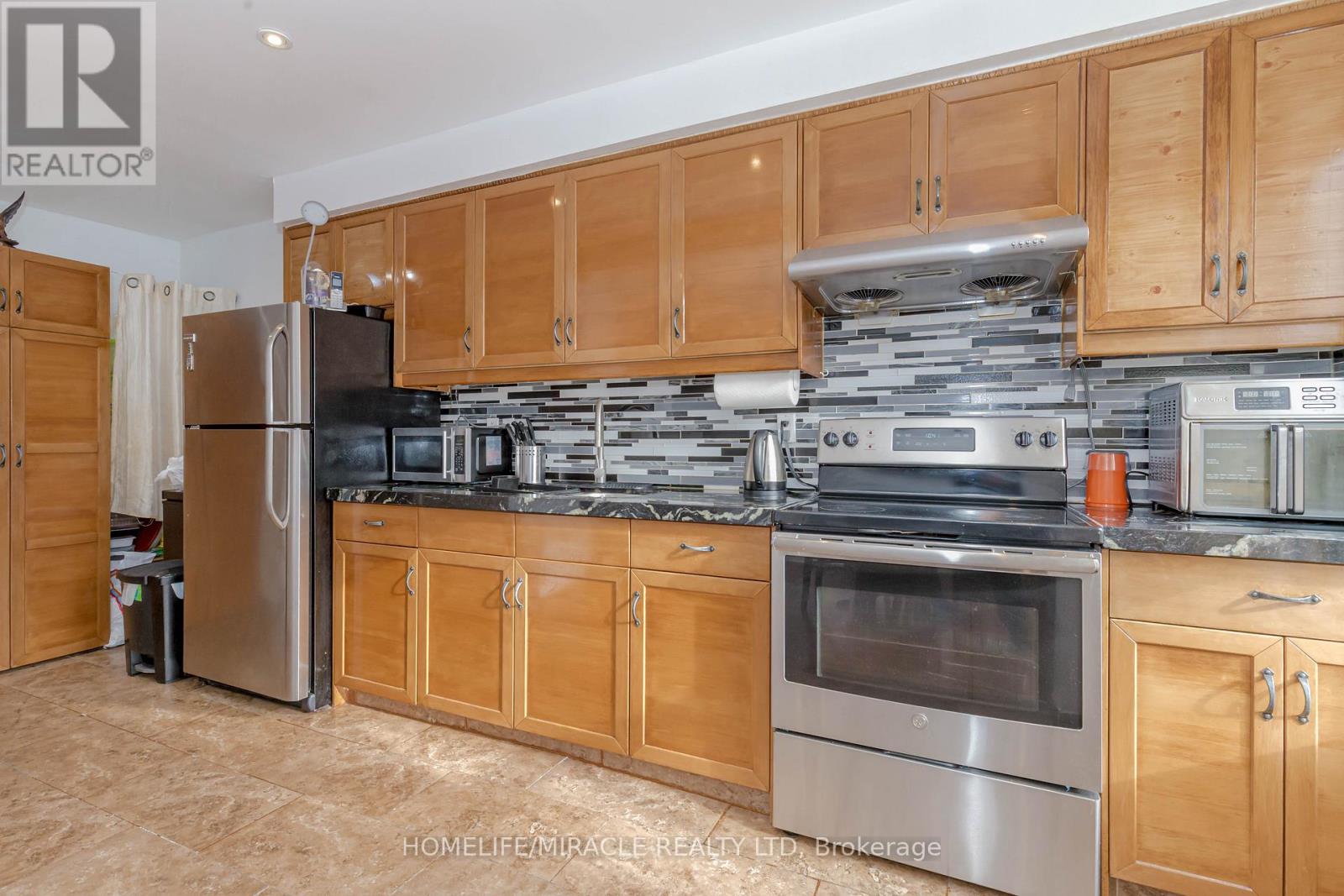 Photo 2 of 12 12 Eden Park Drive, Brampton ON
