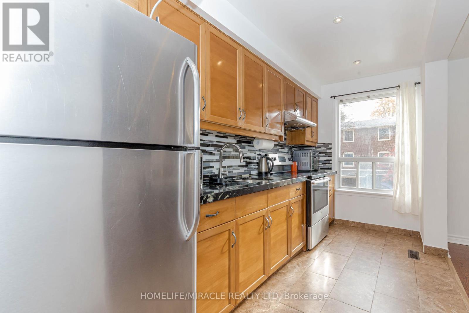 Photo 4 of 12 12 Eden Park Drive, Brampton ON
