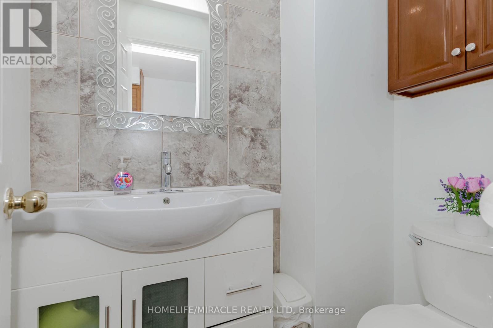 Photo 6 of 12 12 Eden Park Drive, Brampton ON