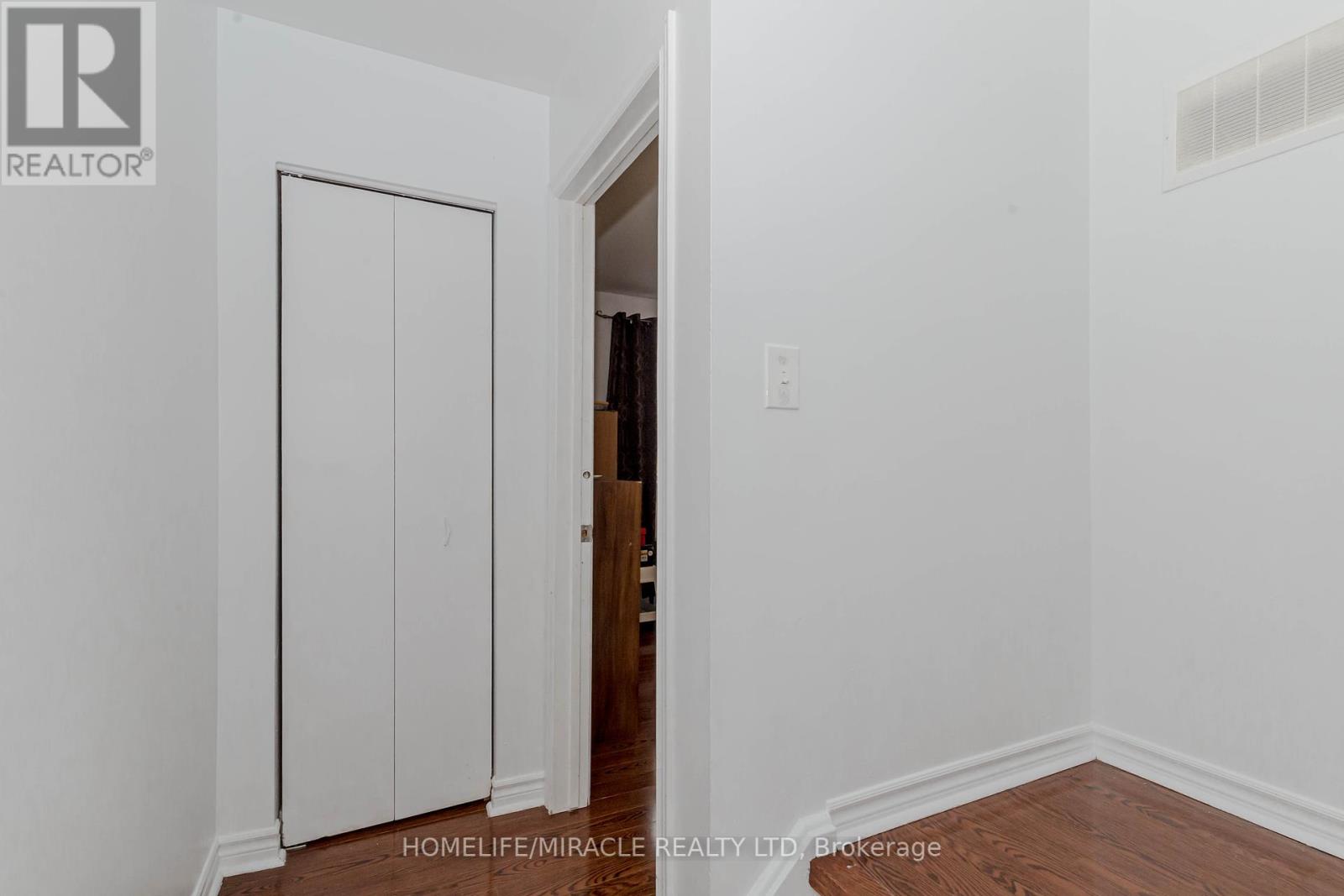 Photo 7 of 12 12 Eden Park Drive, Brampton ON