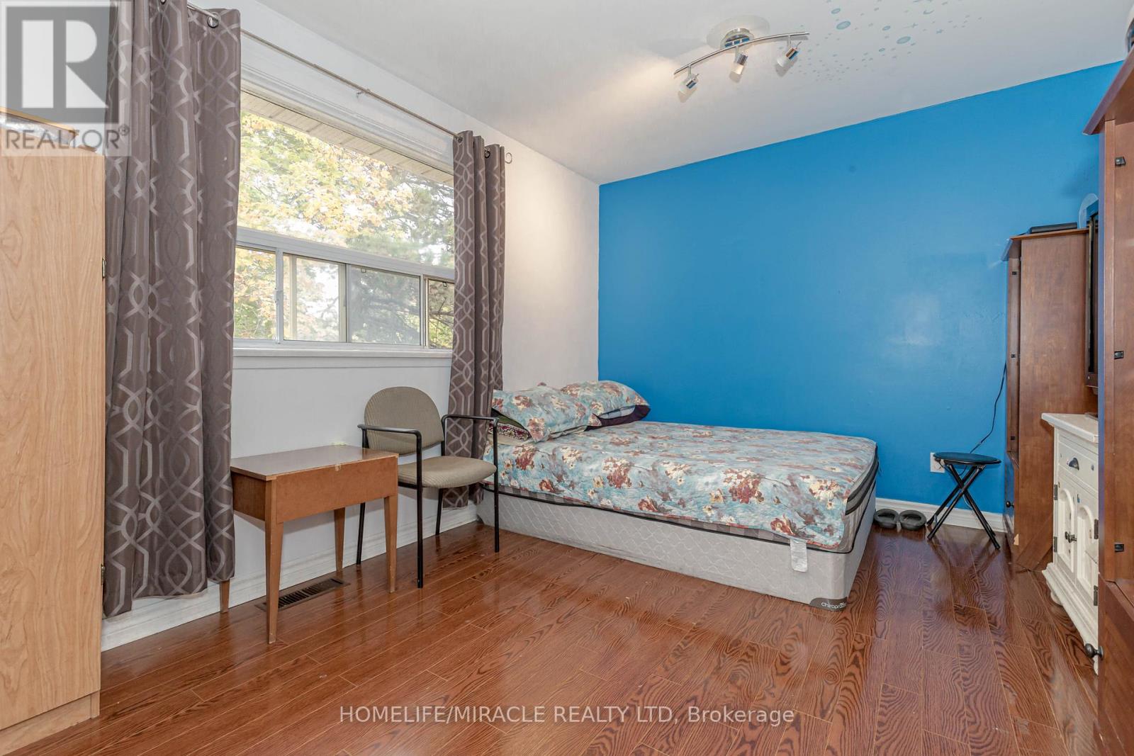 Photo 8 of 12 12 Eden Park Drive, Brampton ON