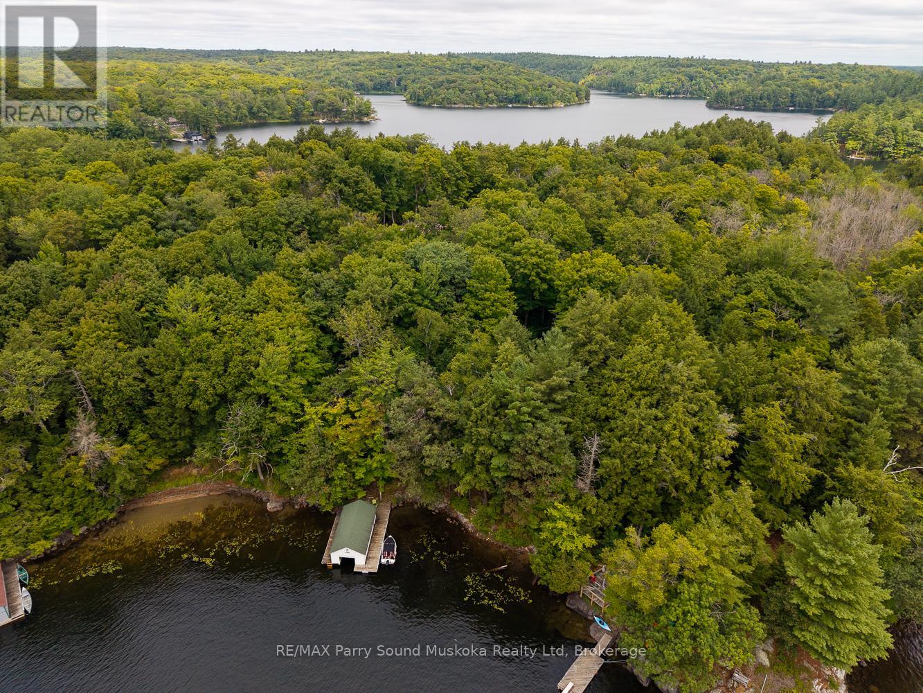 Photo 3 of 897 172 Wa Horseshoe Lake, Seguin ON