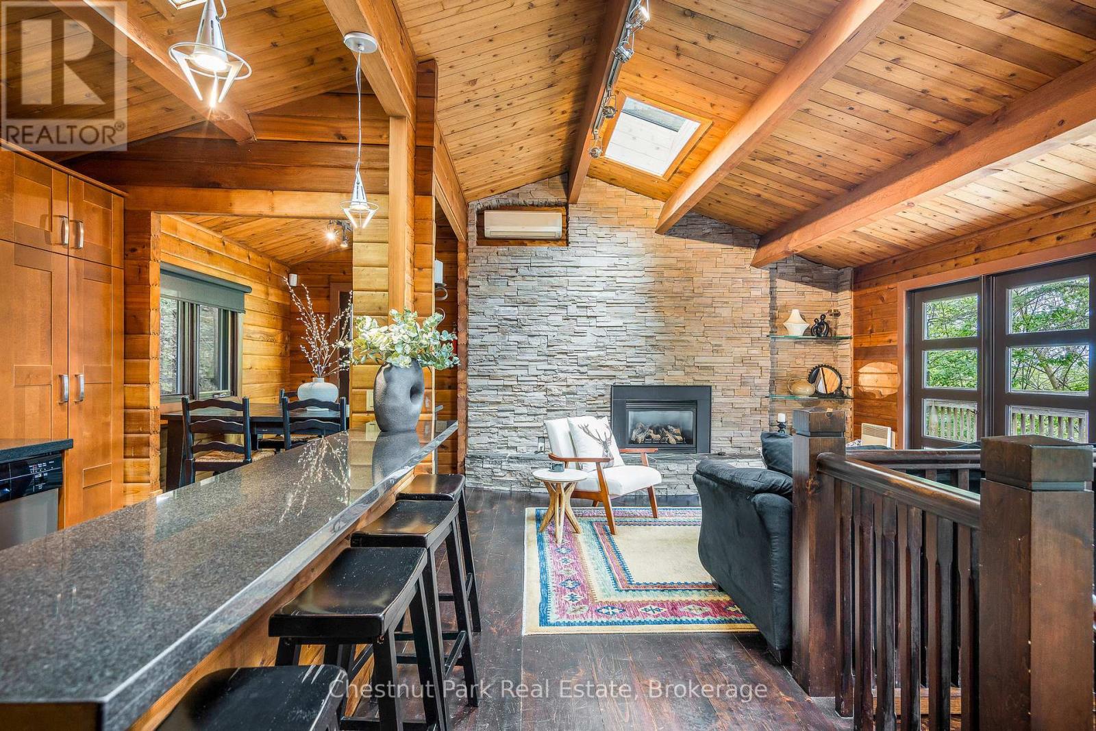 Photo 25 of 146 Chamonix Crescent, Blue Mountains ON