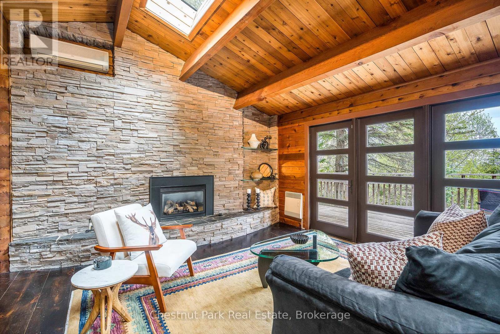 Photo 26 of 146 Chamonix Crescent, Blue Mountains ON