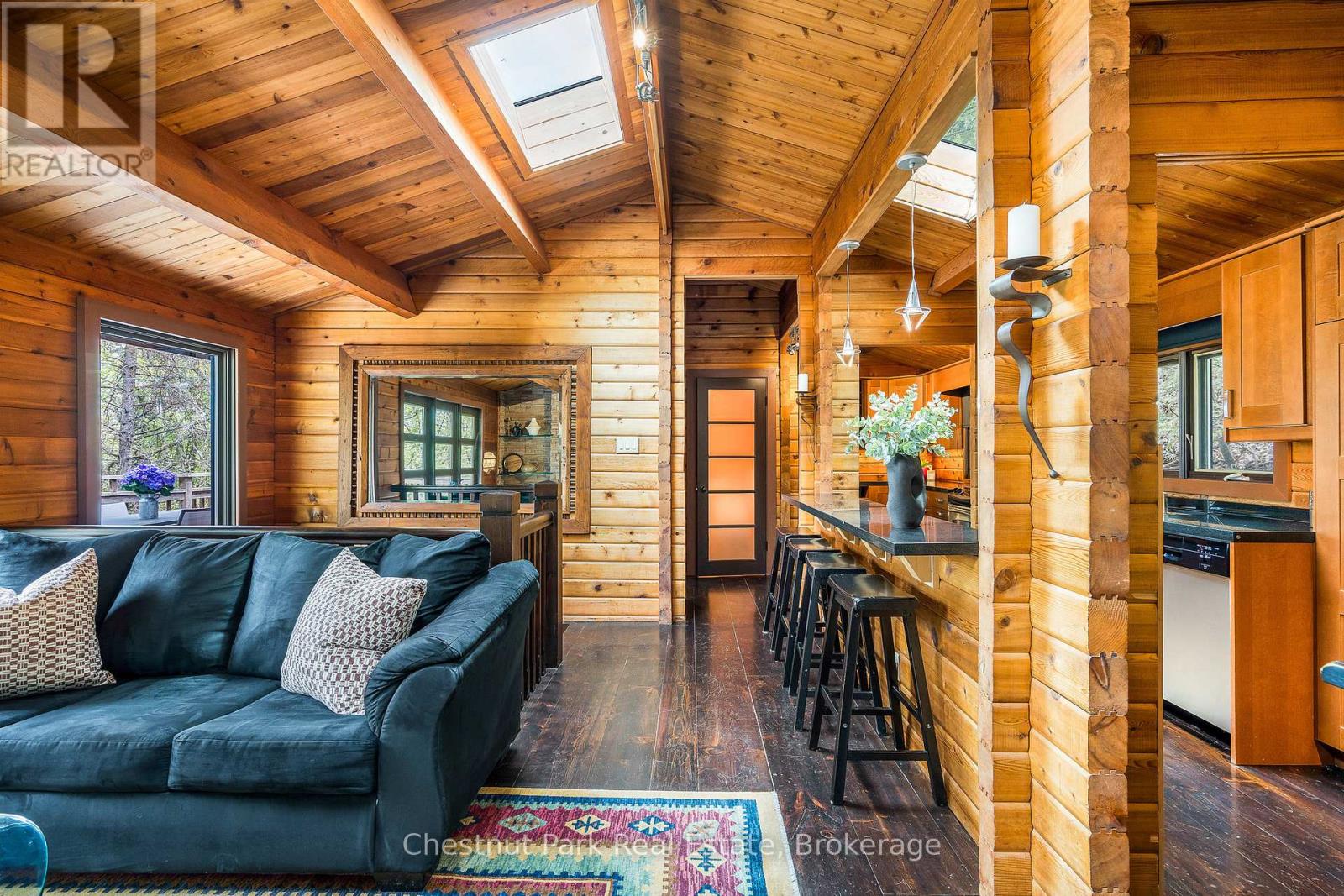 Photo 28 of 146 Chamonix Crescent, Blue Mountains ON